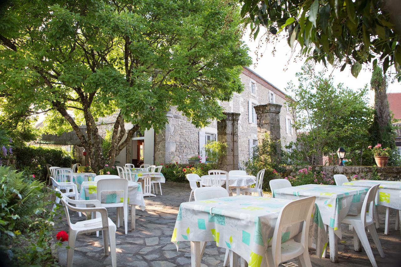 Hotel Restaurant Le Sully Saint-Saud-Lacoussiere Exterior photo